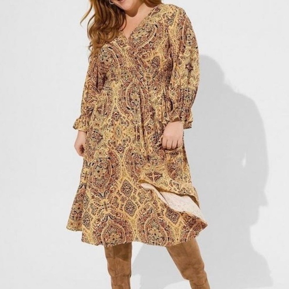 Chic Paisley Midi Dress in Warm Tones